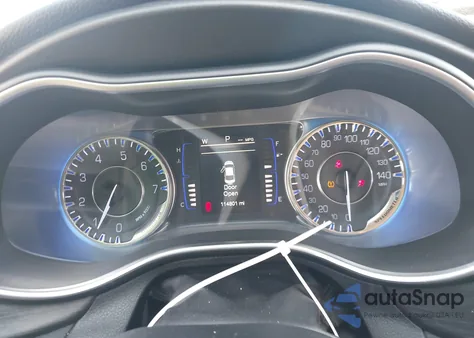 2016 Chrysler 200 Limited Platinum z USA, uszkodzony, nr VIN 1C3CCCAB4GN195852